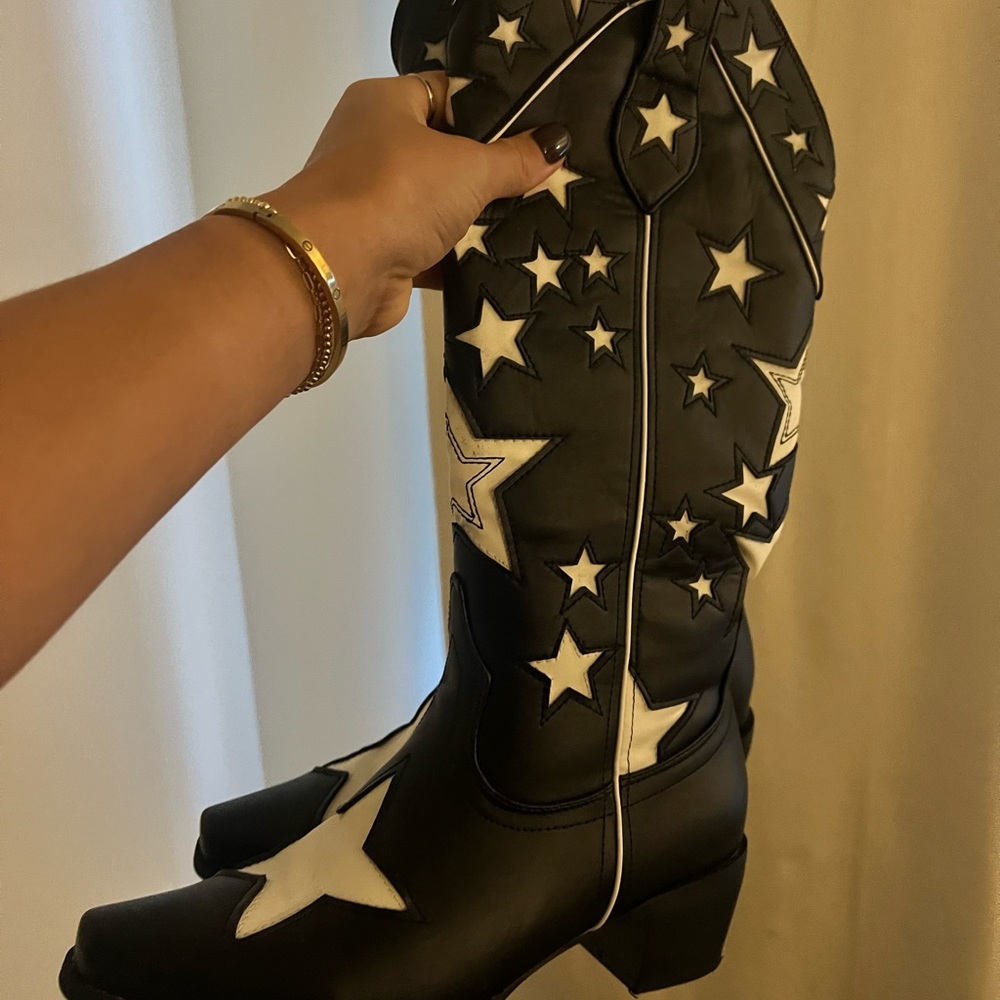 Black star cowboy boots size 8
